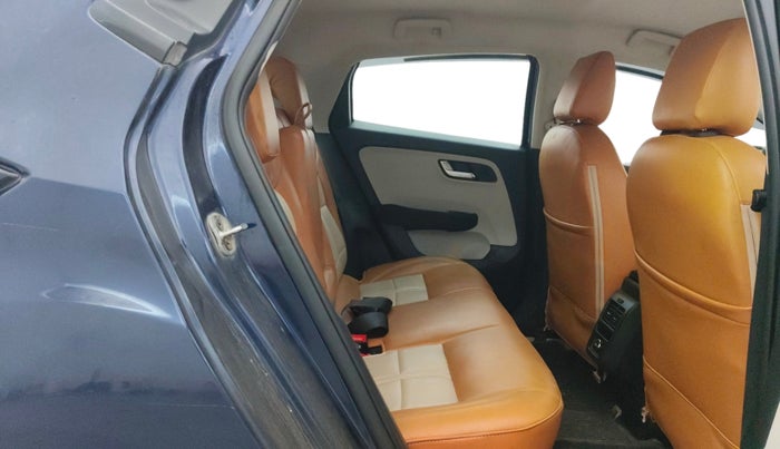 2023 Tata ALTROZ XZ DIESEL, Diesel, Manual, 25,207 km, Right Side Rear Door Cabin