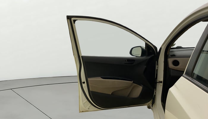 2015 Hyundai Xcent BASE 1.1, Diesel, Manual, 1,17,985 km, LHS Front Door