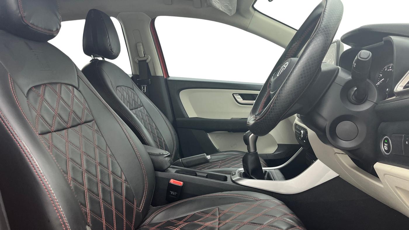 2021 Tata ALTROZ XZ DIESEL, Diesel, Manual, 1,16,263 km, Right Side Front Door Cabin