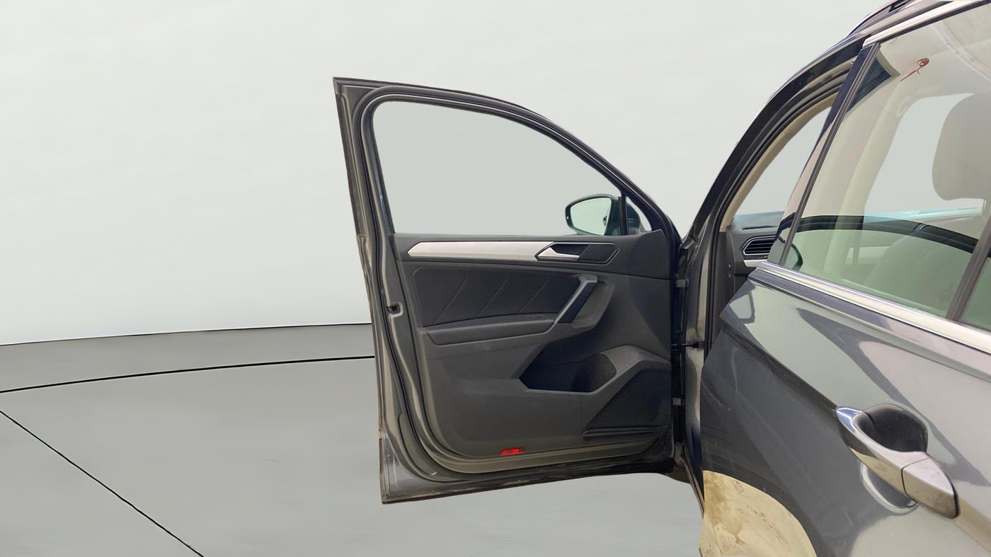 2018 Volkswagen TIGUAN COMFORTLINE TDI AT, Diesel, Automatic, 1,33,306 km, LHS Front Door