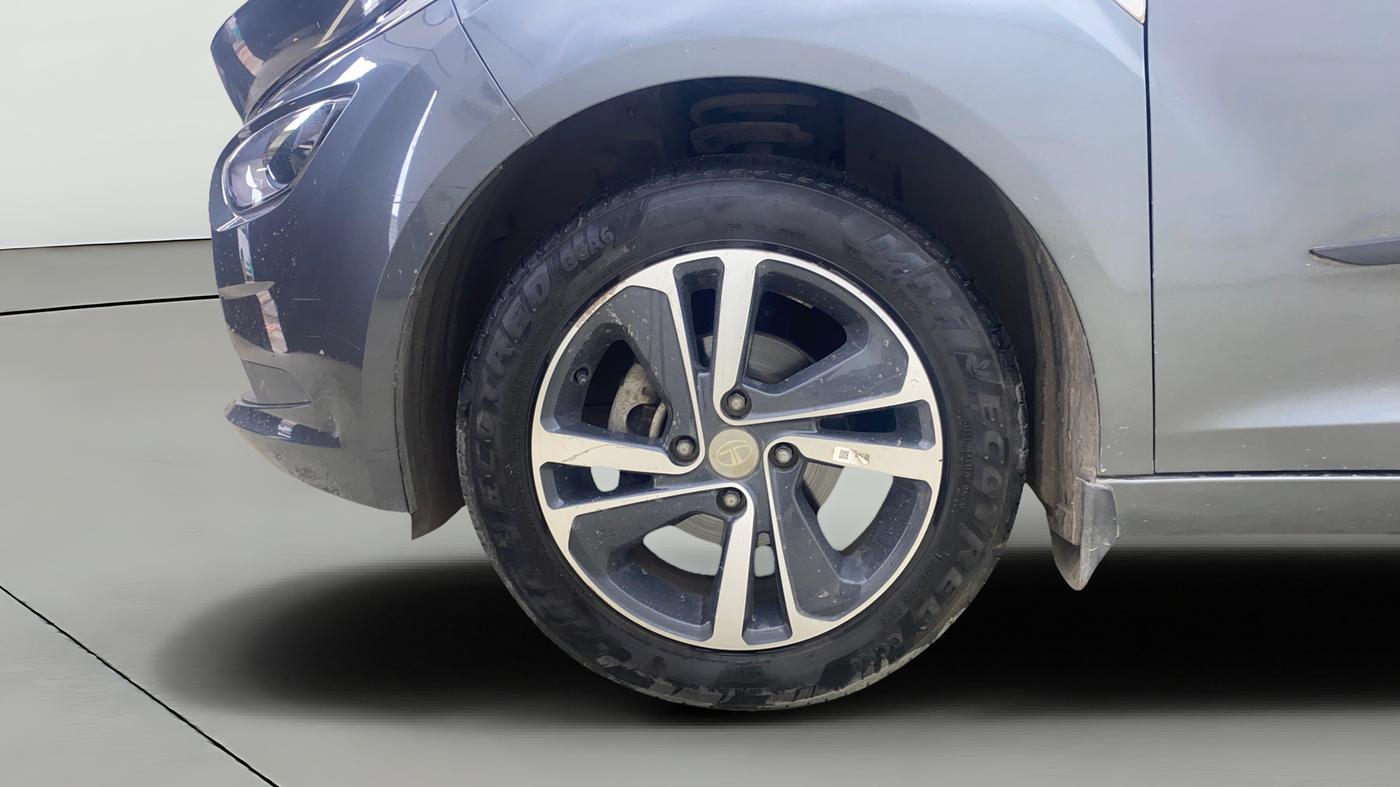 2024 Tata ALTROZ XZA Lux, Petrol, Automatic, 17,688 km, Left Front Wheel