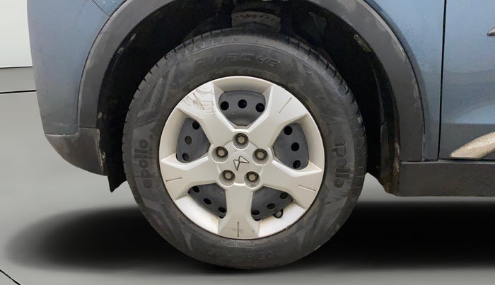 2023 Mahindra XUV300 W6 1.2 PETROL AMT, Petrol, Automatic, 22,980 km, Left Front Wheel