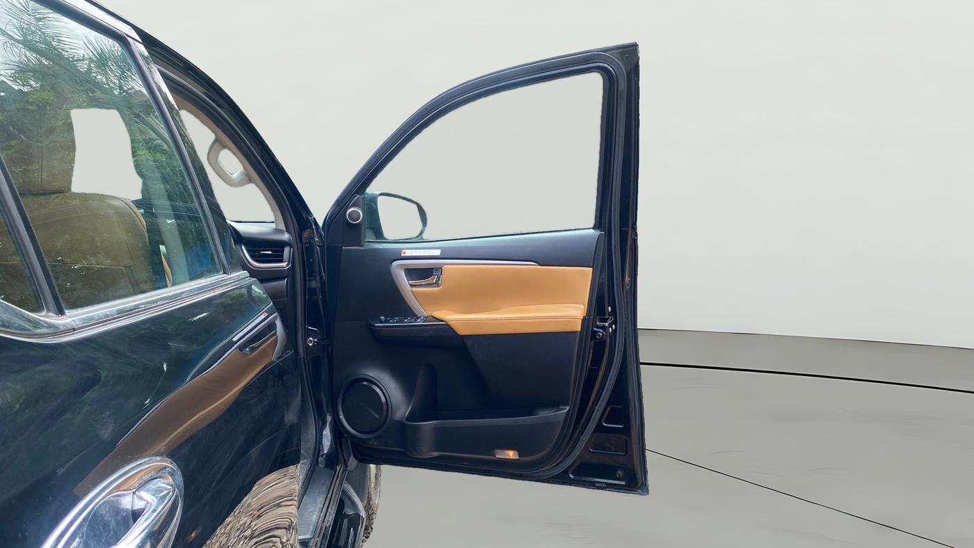 2023 Toyota Fortuner 4X2 AT 2.8 DIESEL, Diesel, Automatic, 36,861 km, RHS Front Door