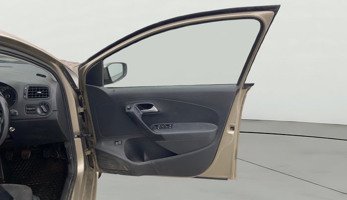 2016 Volkswagen Vento COMFORTLINE 1.6, Petrol, Manual, 57,055 km, RHS Front Door