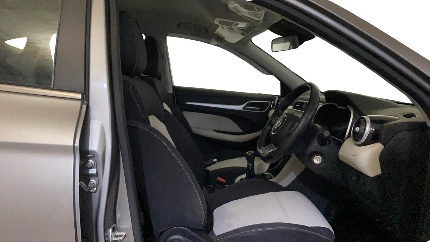 2024 MG ASTOR Sprint 1.5 MT (Ivory), Petrol, Manual, 24,544 km, Right Side Front Door Cabin