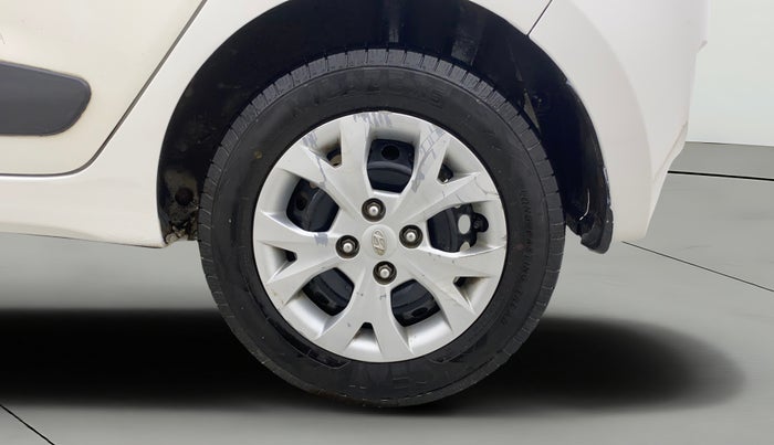 2016 Hyundai Grand i10 MAGNA 1.2 KAPPA VTVT, Petrol, Manual, 1,02,687 km, Left Rear Wheel