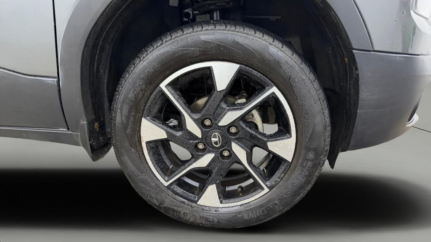 2023 Tata PUNCH ADVENTURE AMT, CNG, Automatic, 32,932 km, Right Front Wheel