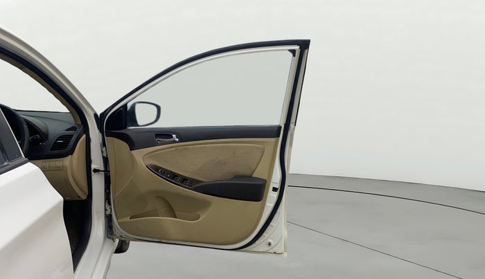 2013 Hyundai Verna FLUIDIC 1.6 CRDI SX, Diesel, Manual, 96,675 km, RHS Front Door