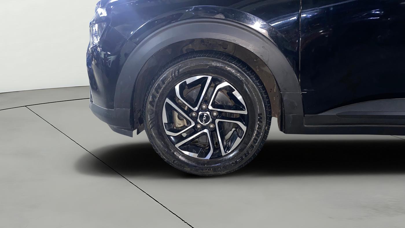 2023 KIA CARENS PRESTIGE PLUS 1.5 IMT DIESEL 7 STR, Diesel, Manual, 32,869 km, Left Front Wheel