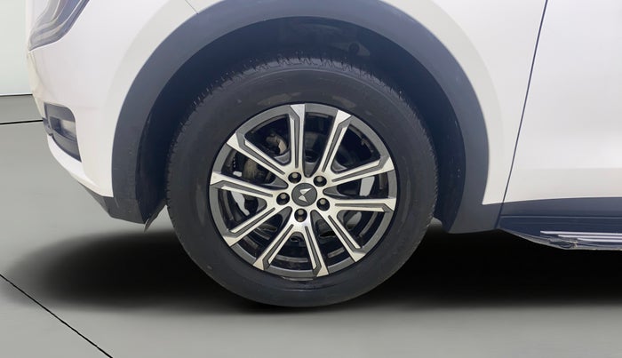 2022 Mahindra XUV700 AX 7 LUXURY P AT 7 STR, Petrol, Automatic, 38,547 km, Left Front Wheel