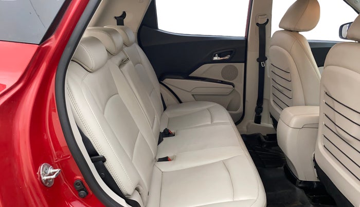 2021 Mahindra XUV300 W8(O) 1.2 PETROL DUAL TONE, Petrol, Manual, 49,232 km, Right Side Rear Door Cabin