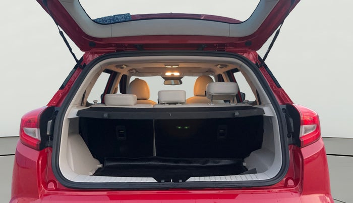 2024 Mahindra XUV300 W8 (O) 1.2 PETROL AMT, Petrol, Automatic, 20,797 km, Boot Open Zoomed View