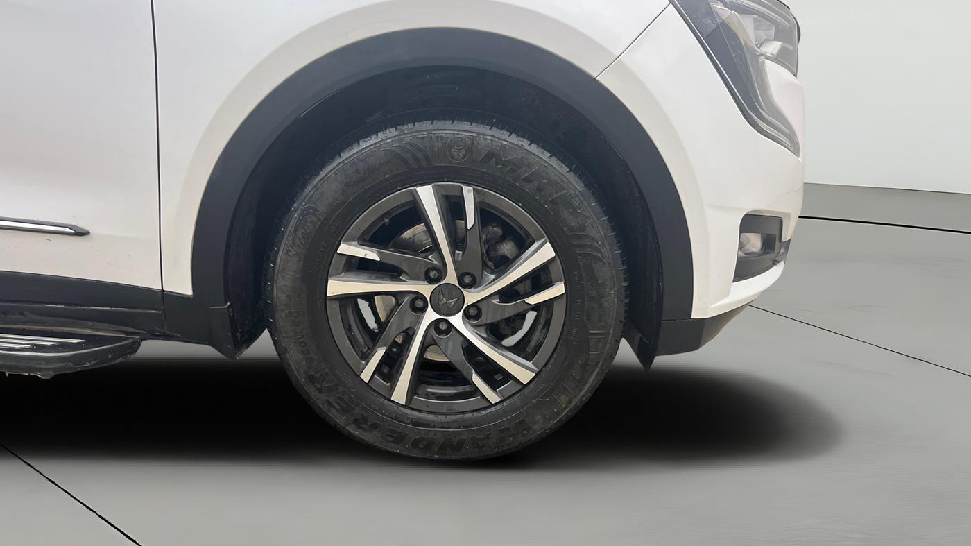2023 Mahindra XUV700 AX 5 P AT 5 STR, Petrol, Automatic, 11,182 km, Right Front Wheel