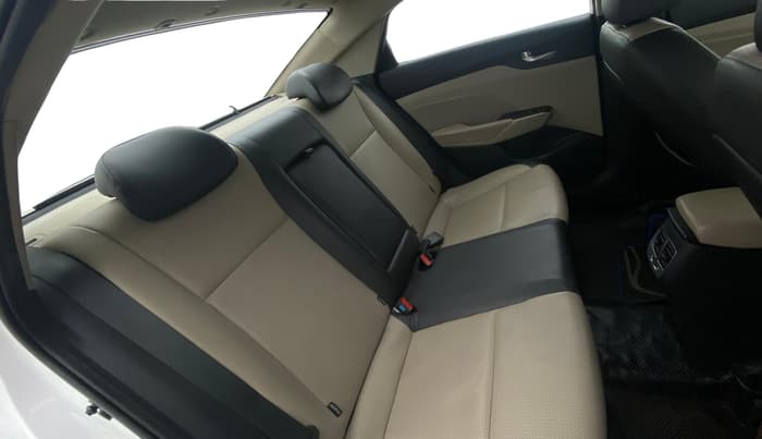 2022 Hyundai Verna SX (O)1.5 MPi, Petrol, Manual, 32,554 km, Right Side Rear Door Cabin