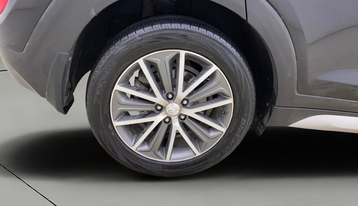 2017 Hyundai Tucson GLS 2WD AT DIESEL, Diesel, Automatic, 1,32,365 km, Right Rear Wheel