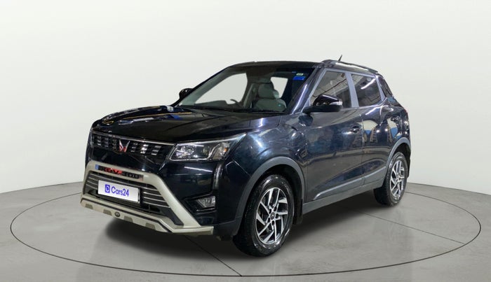 2023 Mahindra XUV300 W8 (O) 1.2 PETROL, Petrol, Manual, 27,501 km, Left Front Diagonal
