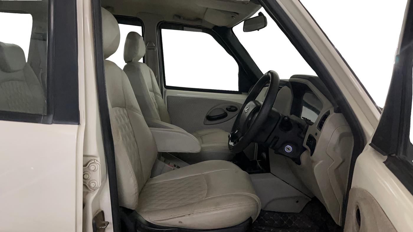 2019 Mahindra Scorpio S3, Diesel, Manual, 96,632 km, Right Side Front Door Cabin