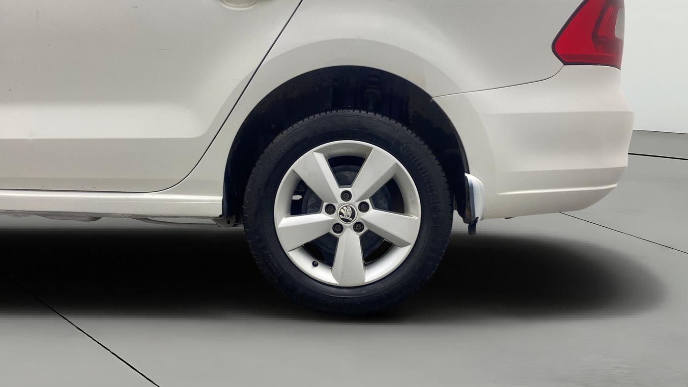 2015 Skoda Rapid 1.5 TDI CR ELEGANCE AT, Diesel, Automatic, 1,18,712 km, Left Rear Wheel