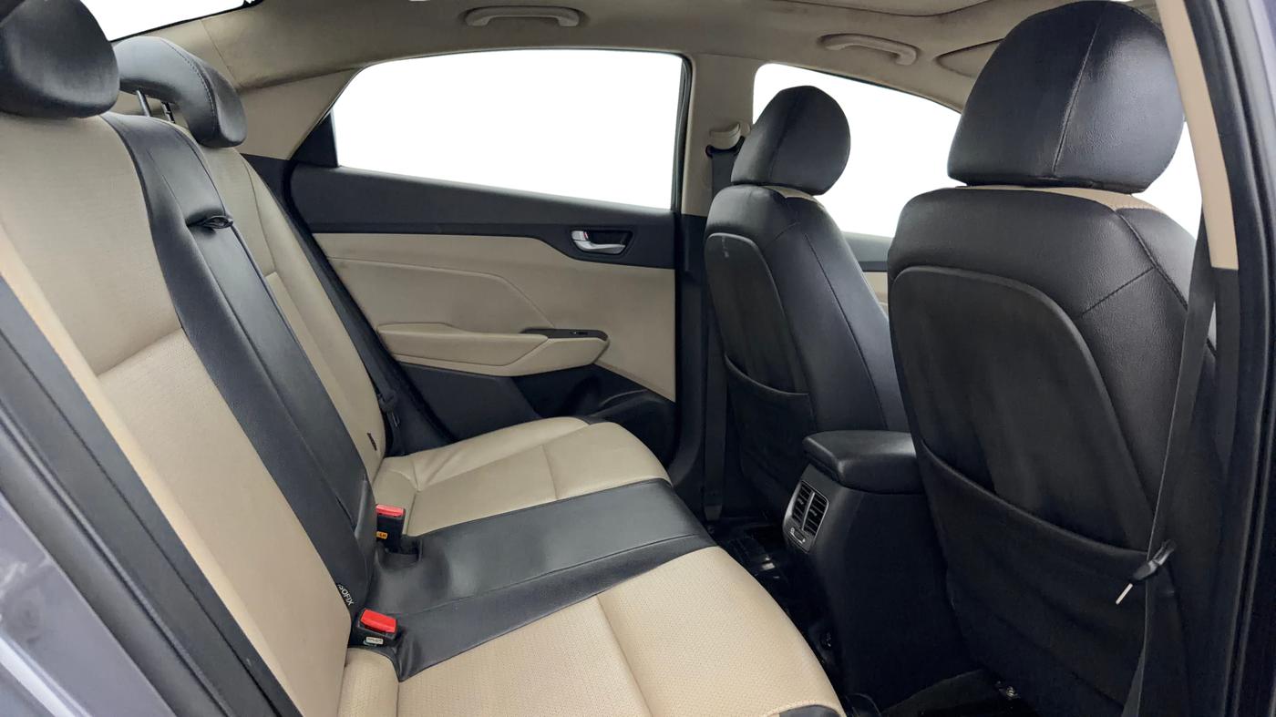2017 Hyundai Verna 1.6 VTVT SX (O) AT, Petrol, Automatic, 86,523 km, Right Side Rear Door Cabin