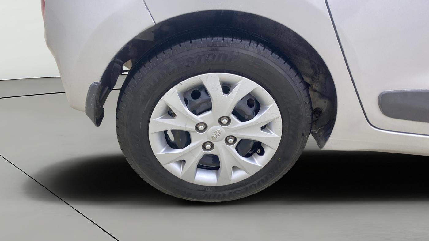 2015 Hyundai Grand i10 SPORTZ 1.1 CRDI, Diesel, Manual, 97,024 km, Right Rear Wheel