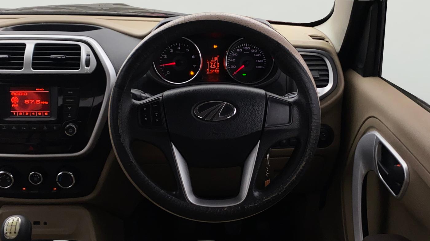 2016 Mahindra TUV300 T8, Diesel, Manual, 92,303 km, Steering Wheel Close Up