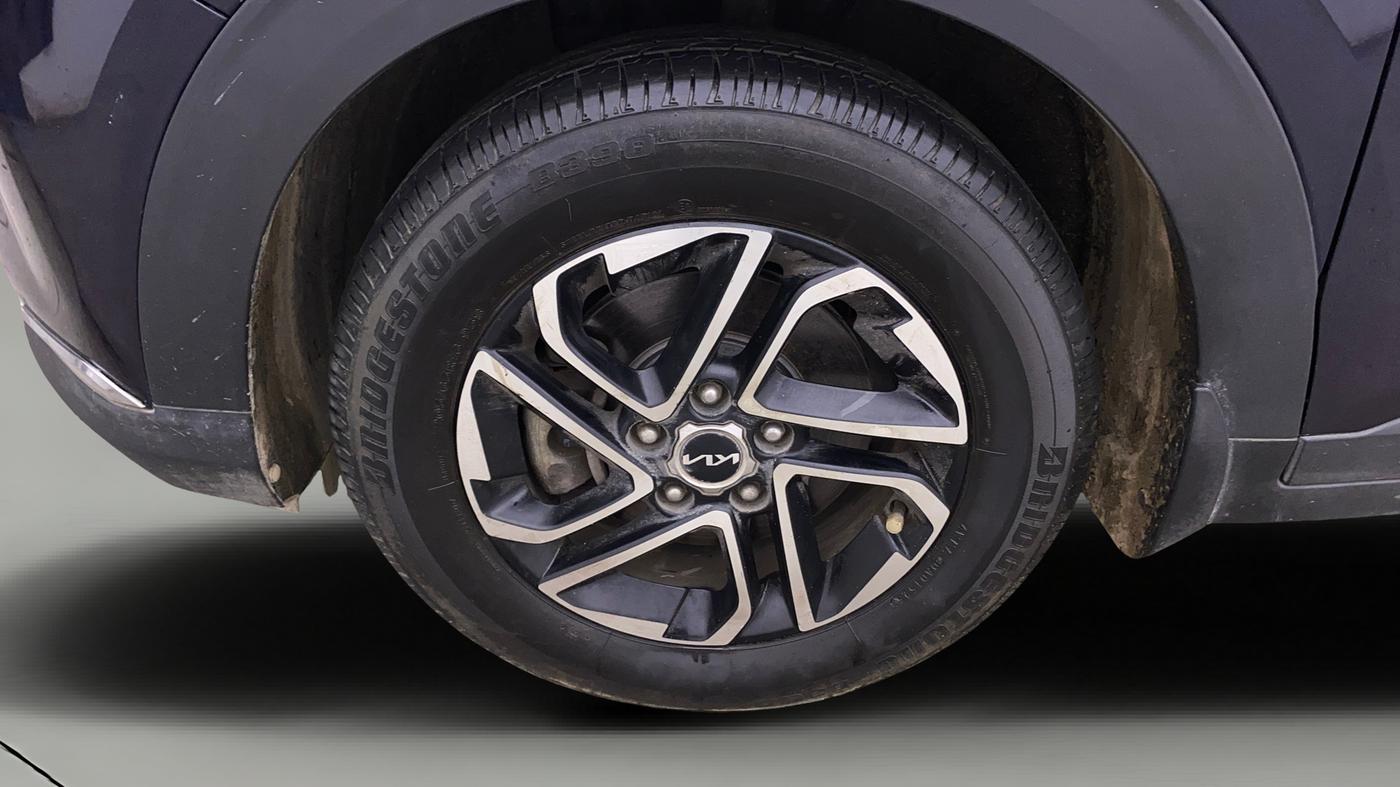 2022 KIA CARENS LUXURY PLUS 1.5 DIESEL AT 6 STR, Diesel, Automatic, 84,964 km, Left Front Wheel