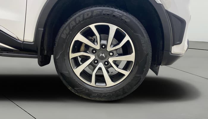 2023 Mahindra SCORPIO-N Z8 L PETROL AT 7 STR, Petrol, Automatic, 64,601 km, Right Front Wheel