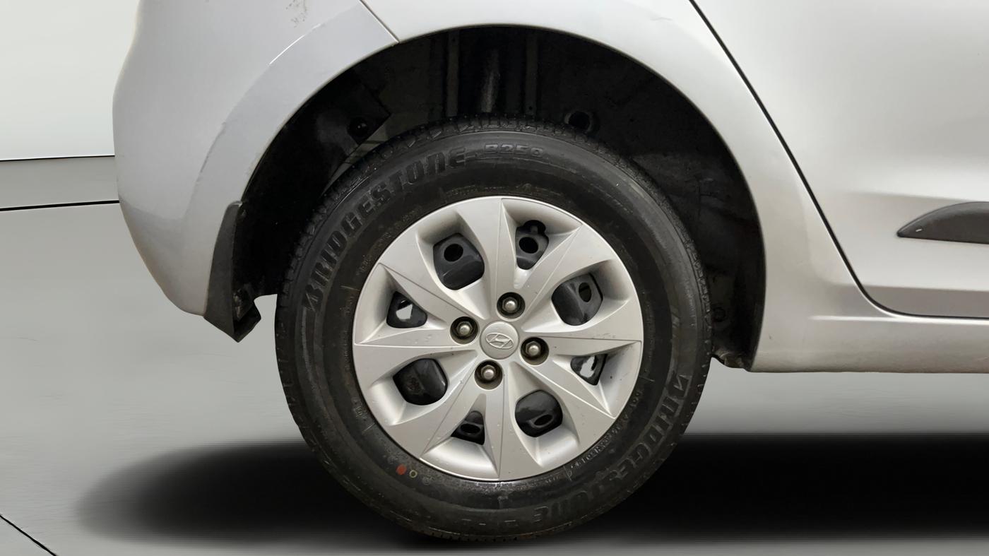 2020 Hyundai Elite i20 MAGNA PLUS 1.2, Petrol, Manual, 24,894 km, Right Rear Wheel