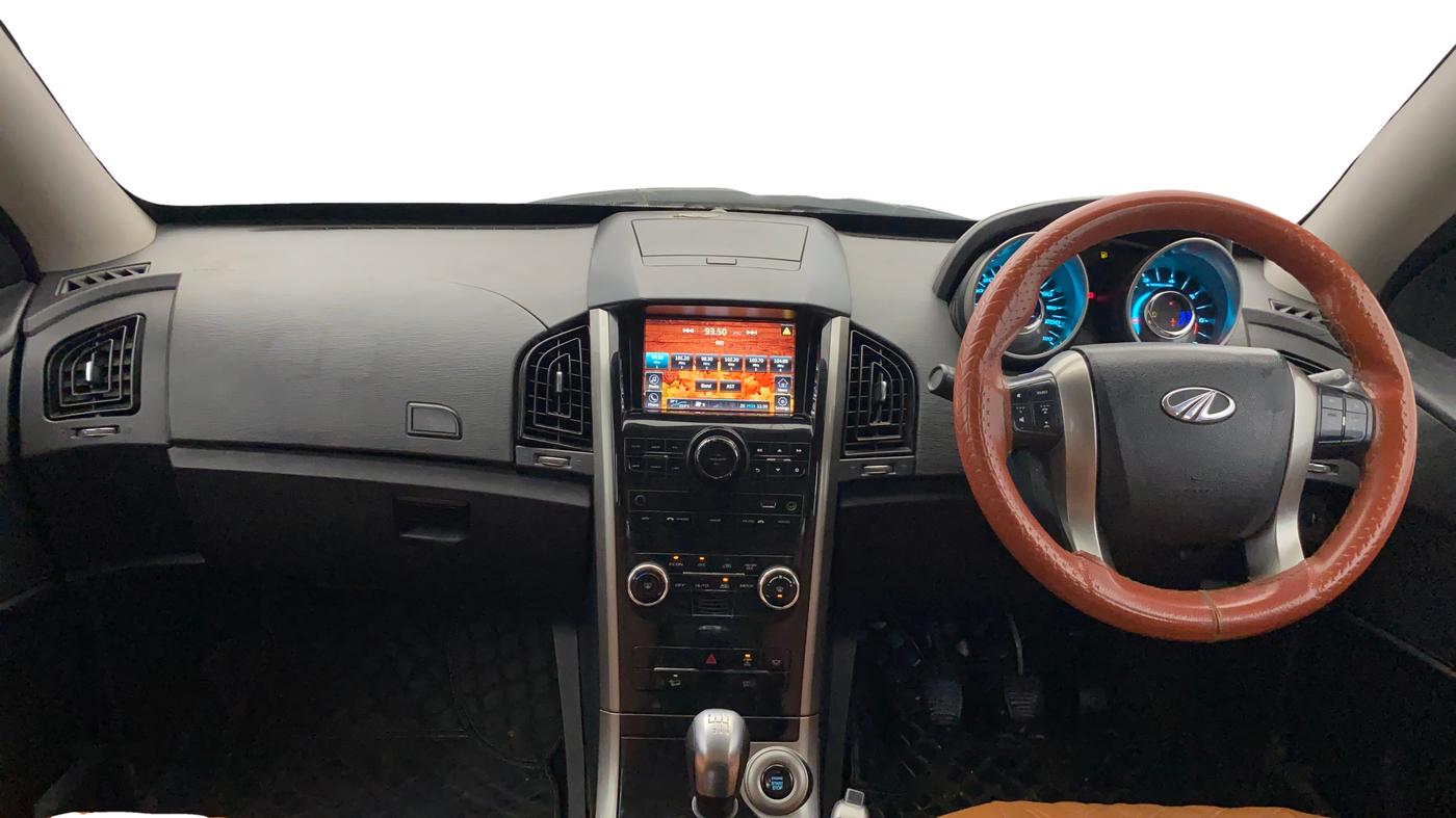 2020 Mahindra XUV500 W9, Diesel, Manual, 1,11,960 km, Dashboard