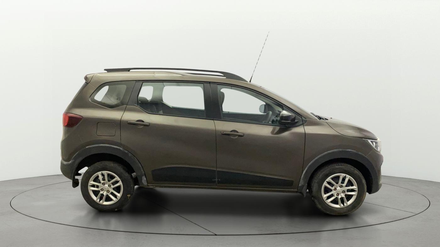 2022 Renault TRIBER RXT, Petrol, Manual, 40,826 km, Right Side View