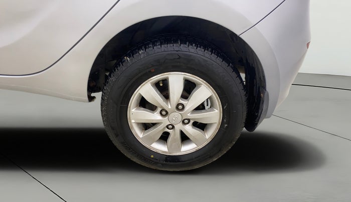 2013 Hyundai i20 SPORTZ 1.4 CRDI, Diesel, Manual, 1,05,964 km, Left Rear Wheel