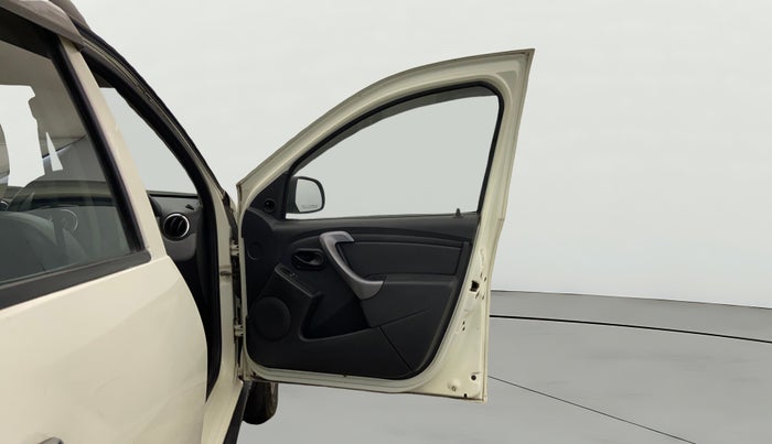 2014 Renault Duster RXE PETROL, Petrol, Manual, 41,439 km, RHS Front Door