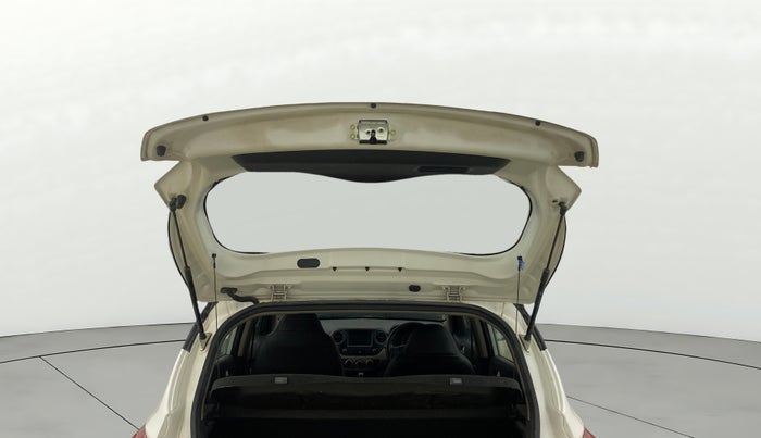 2017 Hyundai Grand i10 SPORTZ (O) AT 1.2 KAPPA VTVT, Petrol, Automatic, 66,322 km, Boot Door Open