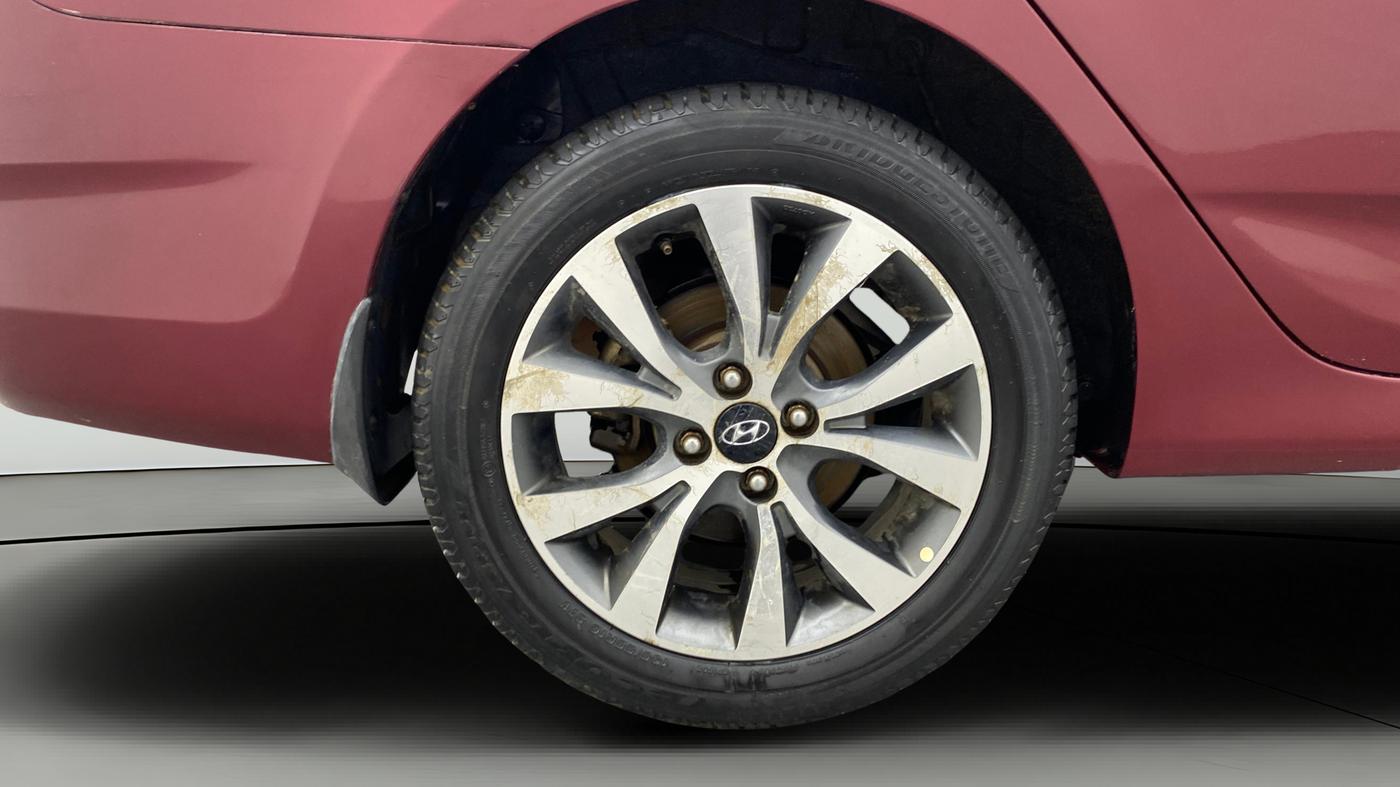 2013 Hyundai Verna FLUIDIC 1.6 VTVT SX, Petrol, Manual, 79,741 km, Right Rear Wheel