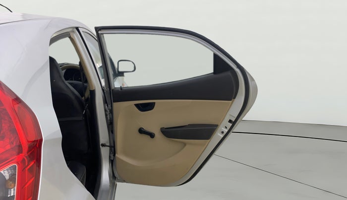 2013 Hyundai Eon MAGNA +, CNG, Manual, 1,12,704 km, RHS Rear Door