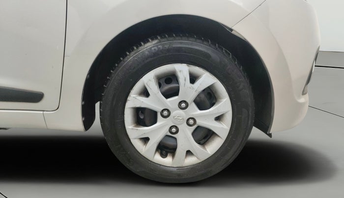 2013 Hyundai Grand i10 SPORTZ AT 1.2 KAPPA VTVT, Petrol, Automatic, 74,592 km, Right Front Wheel