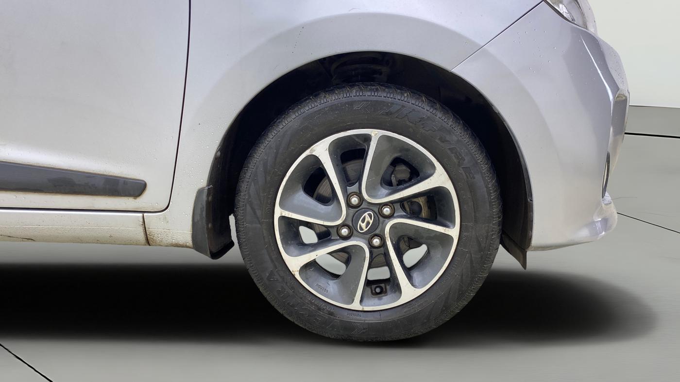 2017 Hyundai Grand i10 SPORTZ (O) AT 1.2 KAPPA VTVT, Petrol, Automatic, 67,117 km, Right Front Wheel