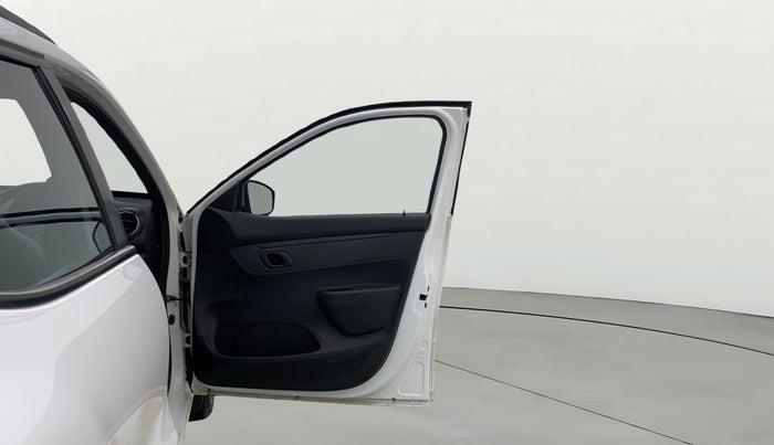 2024 Renault Kwid RXT 1.0, Petrol, Manual, 8,653 km, RHS Front Door