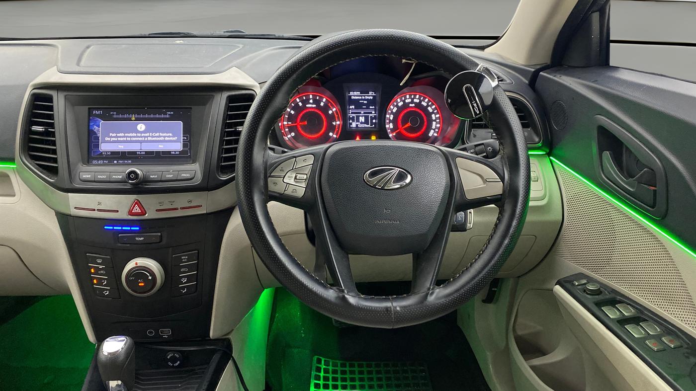 2021 Mahindra XUV300 W6 1.2 PETROL AMT, Petrol, Automatic, 62,028 km, Steering Wheel Close Up