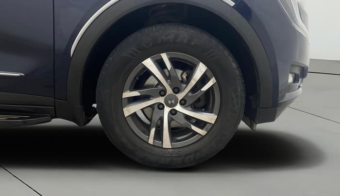 2022 Mahindra XUV700 AX 5 D MT 5 STR, Diesel, Manual, 61,792 km, Right Front Wheel
