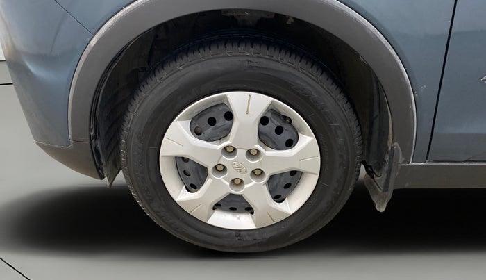 2021 Mahindra XUV300 W6 1.2 PETROL AMT, Petrol, Automatic, 19,551 km, Left Front Wheel