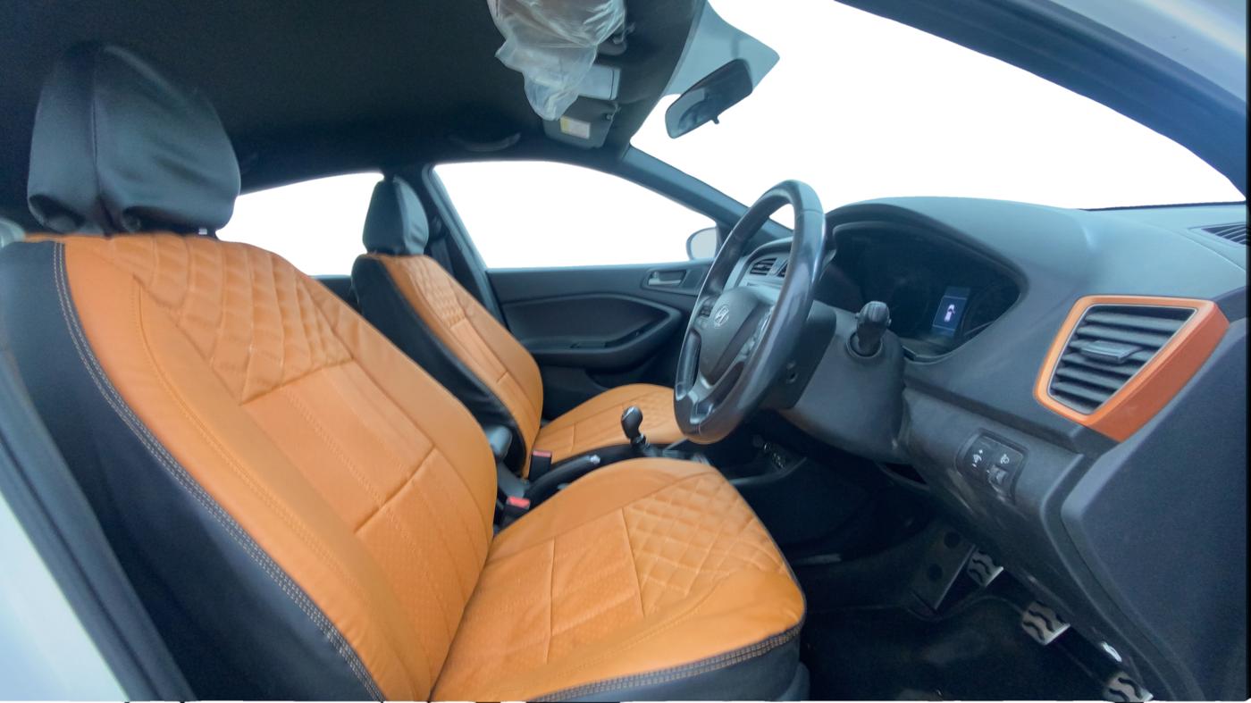 2017 Hyundai i20 Active 1.2 SX, Petrol, Manual, 1,11,635 km, Right Side Front Door Cabin