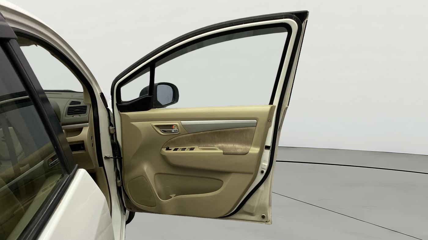 2014 Maruti Ertiga VXI, Petrol, Manual, 1,39,167 km, RHS Front Door