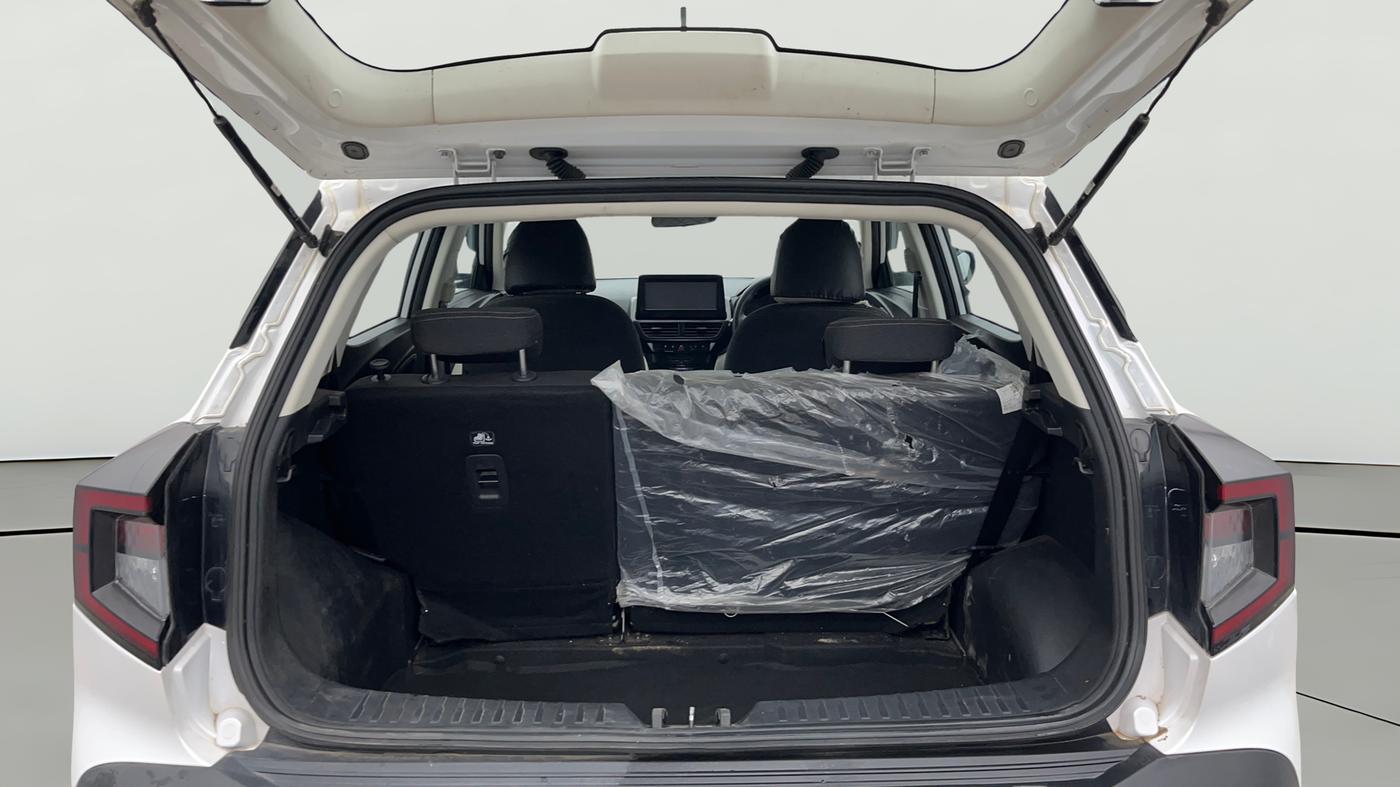 2024 Mahindra XUV 3XO MX2 Pro 1.2 L TCMPFI AT, Petrol, Automatic, 11,056 km, Boot Open Zoomed View