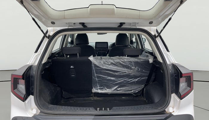 2024 Mahindra XUV 3XO MX2 Pro 1.2 L TCMPFI AT, Petrol, Automatic, 11,056 km, Boot Open Zoomed View