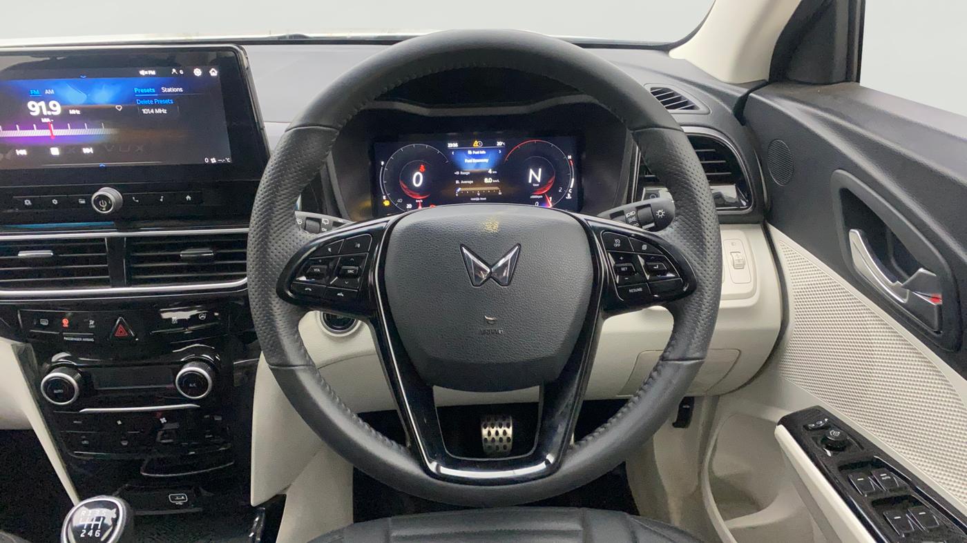 2024 Mahindra XUV 3XO AX5L 1.2 TGDi, Petrol, Manual, 2,456 km, Steering Wheel Close Up
