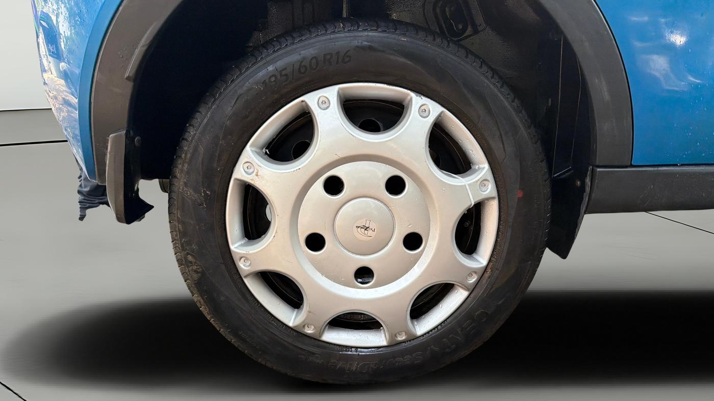 2018 Tata NEXON XM PETROL, Petrol, Manual, 43,767 km, Right Rear Wheel