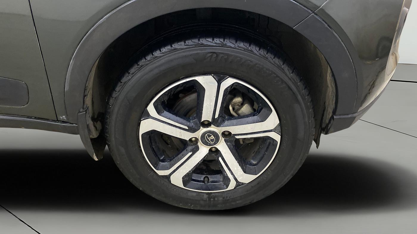 2022 Tata NEXON XZA PLUS (O) PETROL DUAL TONE, Petrol, Automatic, 41,201 km, Right Front Wheel
