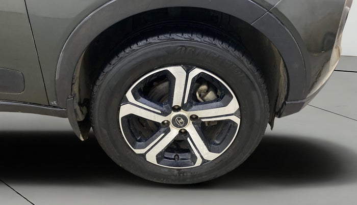2022 Tata NEXON XZA PLUS (O) PETROL DUAL TONE, Petrol, Automatic, 41,201 km, Right Front Wheel
