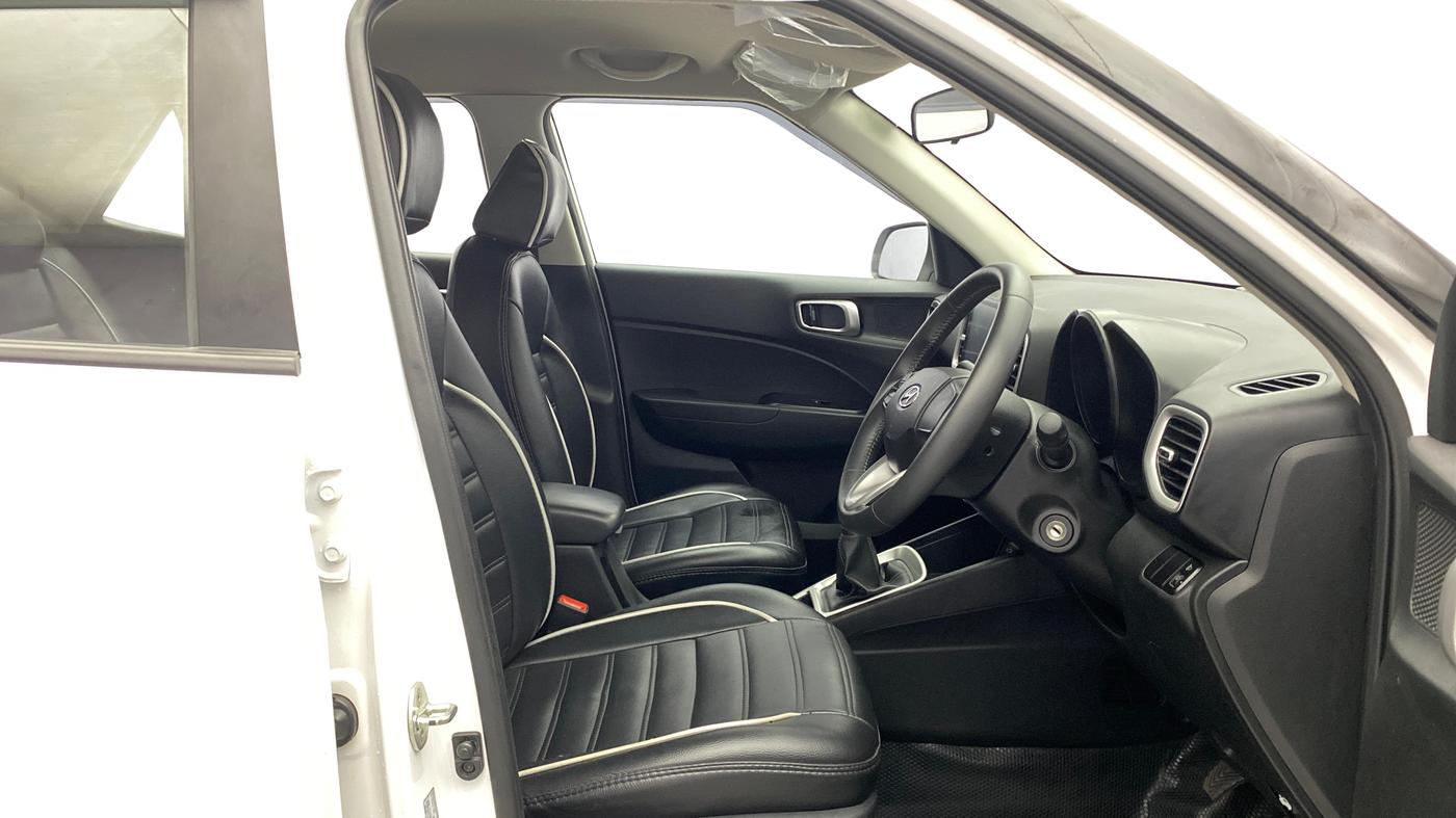 2022 Hyundai VENUE S+ 1.2, Petrol, Manual, 22,178 km, Right Side Front Door Cabin